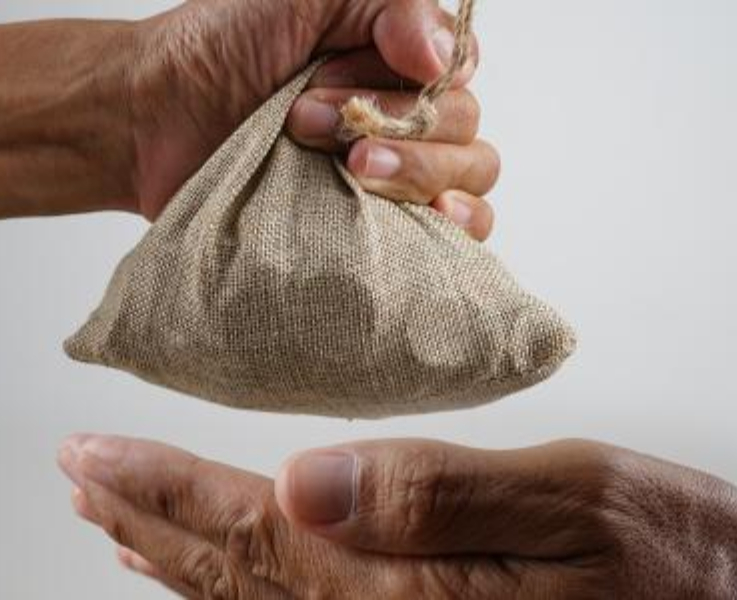 التطوع: كيف يمكن لكل فرد أن يحدث فرقاً في مجتمعه